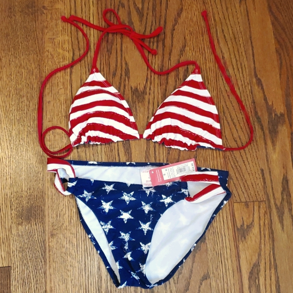 Bikini - Picture 9 of 10